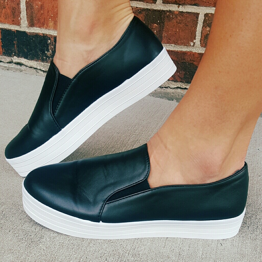 Black smooth top slip on shoes!